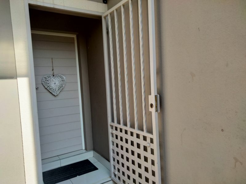 Discover a beautifully renovated home in Sundowner - Photo 5