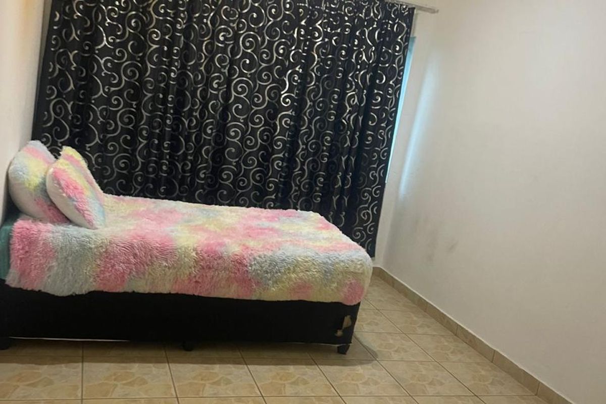 Cosy 2-Bedroom Apartment in Meyerton Central. - Photo 4