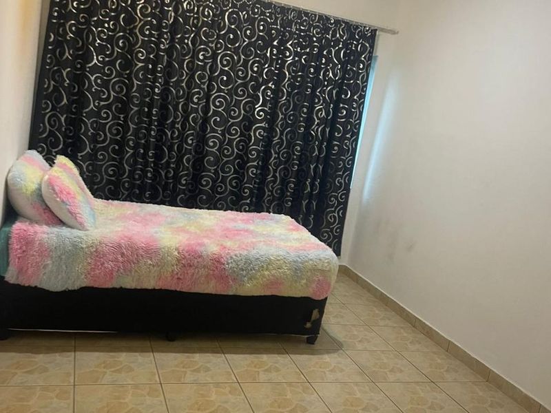 Cosy 2-Bedroom Apartment in Meyerton Central. - Photo 4