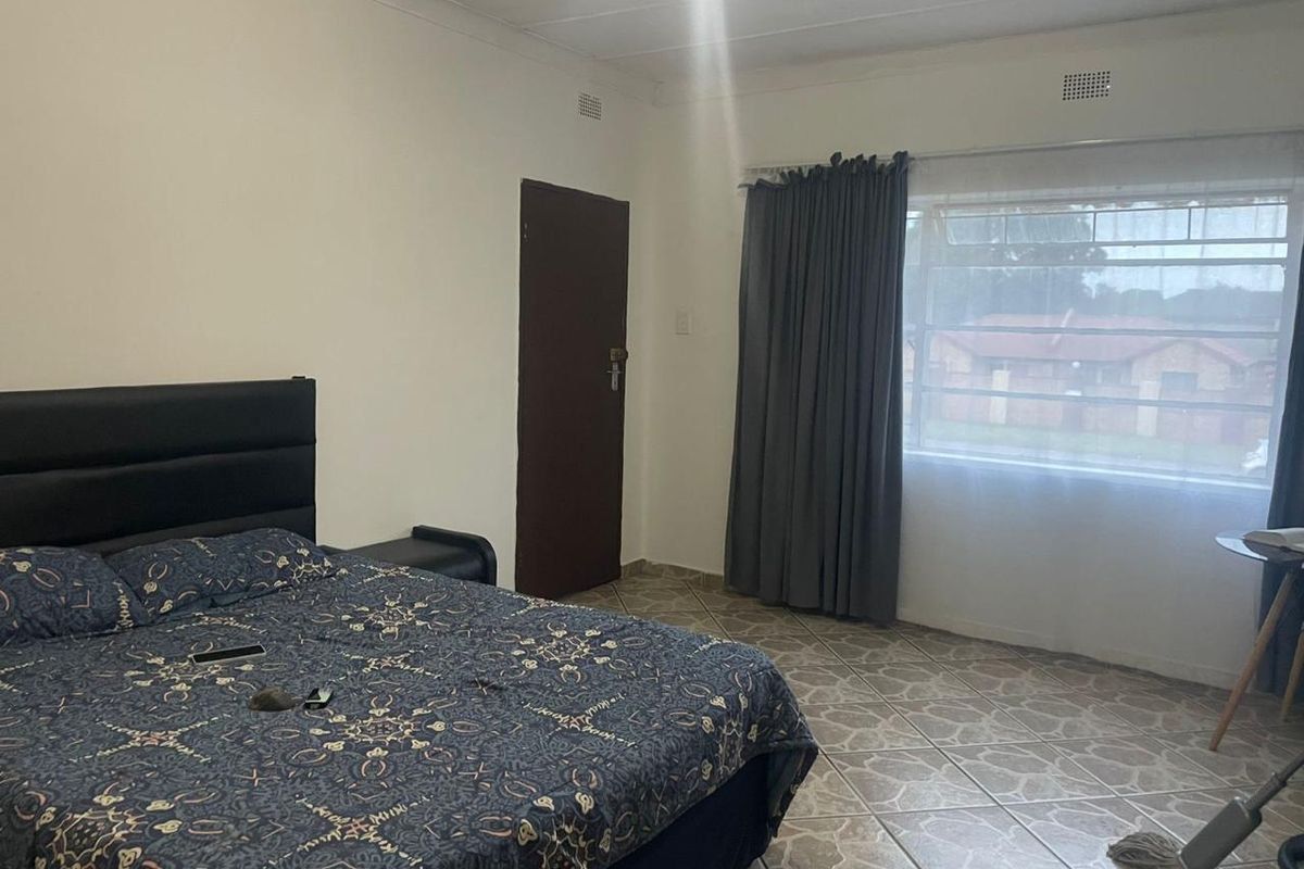 Cosy 2-Bedroom Apartment in Meyerton Central. - Photo 5