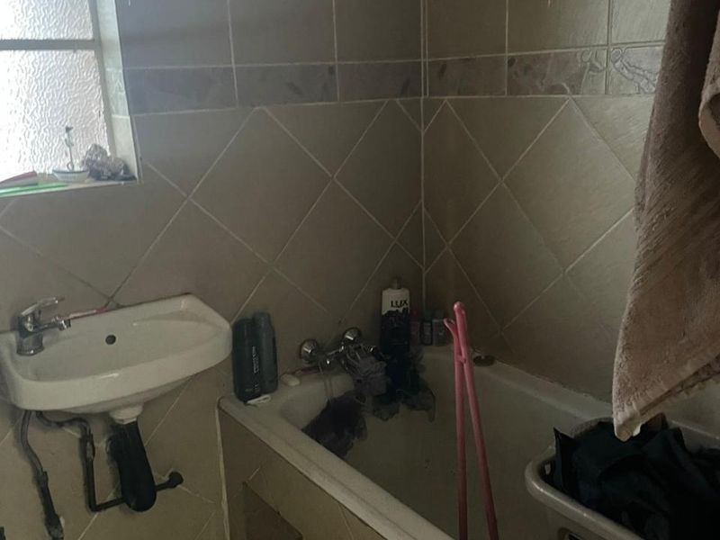 Cosy 2-Bedroom Apartment in Meyerton Central. - Photo 10