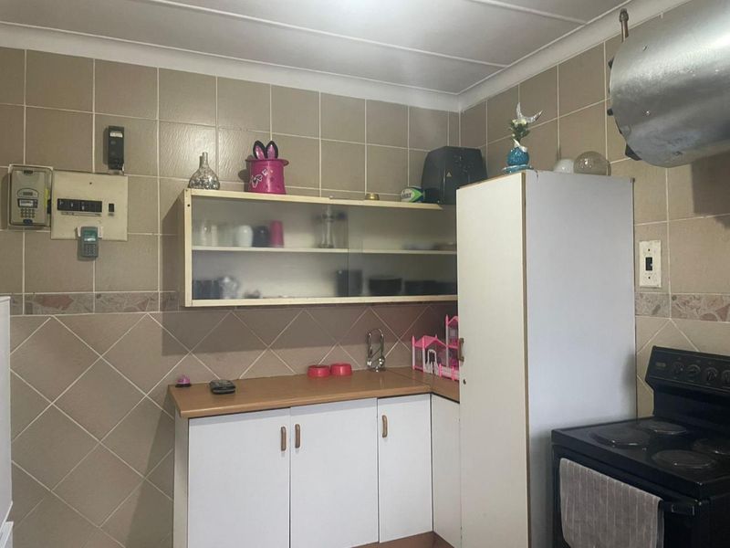 Cosy 2-Bedroom Apartment in Meyerton Central. - Photo 9