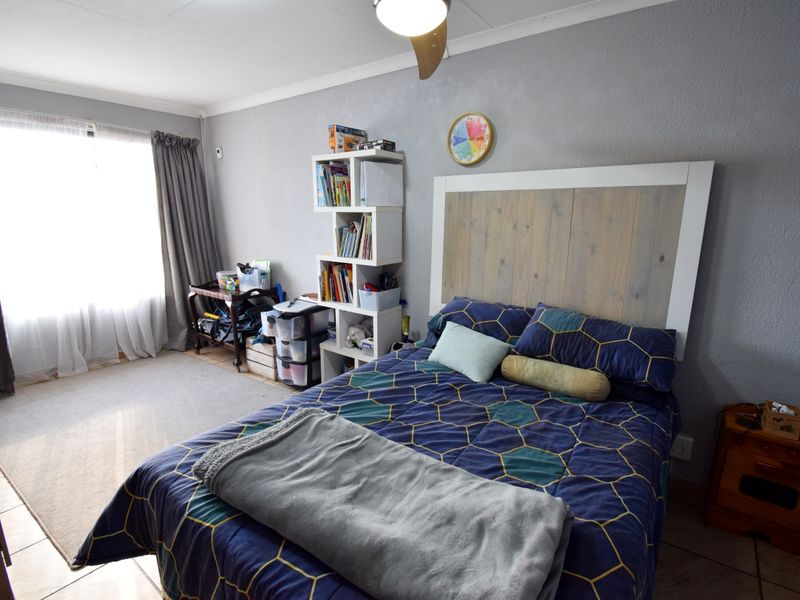 Where Family Living Meets Comfort, Space and Security!!! - Photo 9