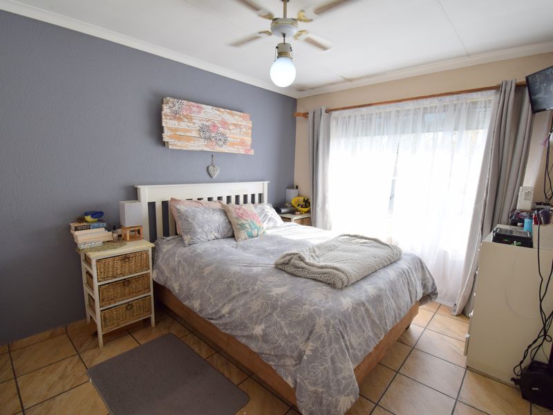Where Family Living Meets Comfort, Space and Security!!! - Photo 7