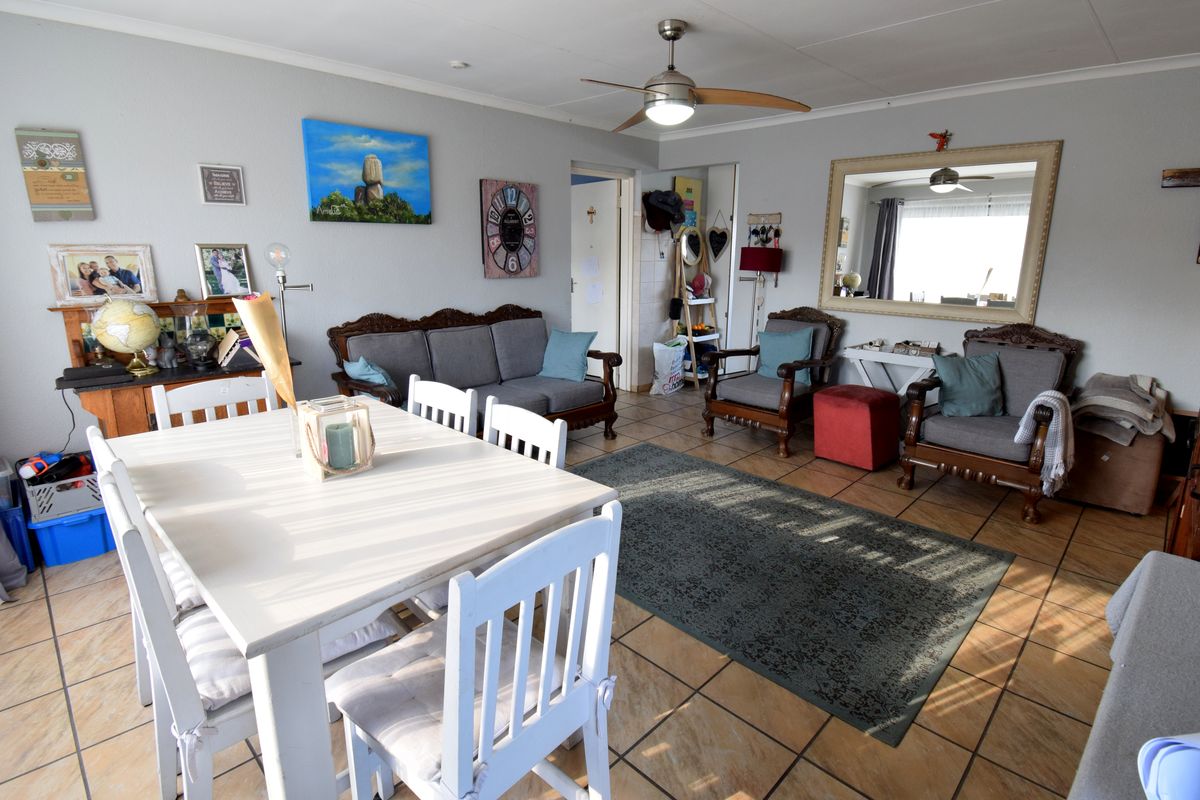 Where Family Living Meets Comfort, Space and Security!!! - Photo 4