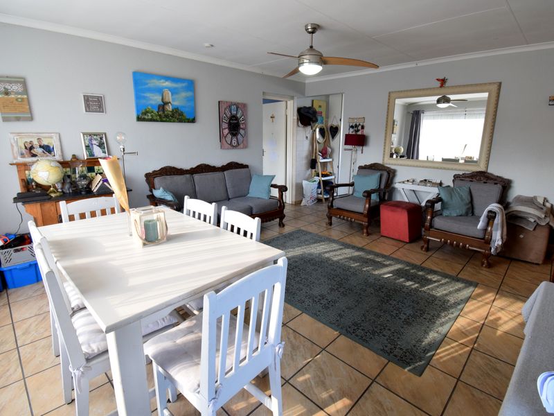 Where Family Living Meets Comfort, Space and Security!!! - Photo 4