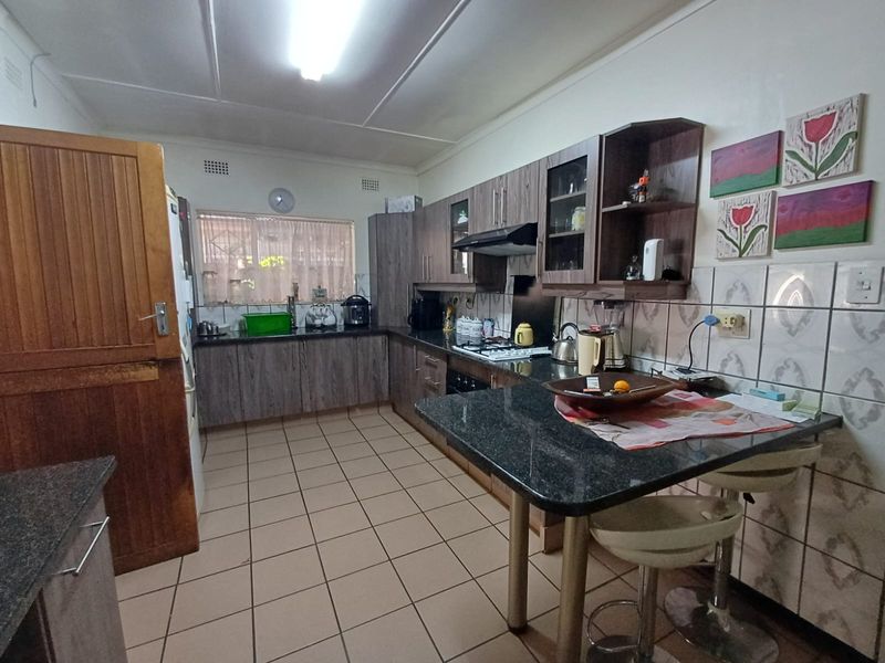 Neat As A Pin Property In CW 1. - Photo 10