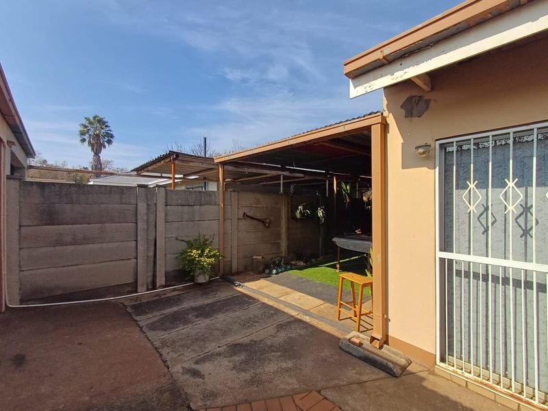 Neat As A Pin Property In CW 1. - Photo 8
