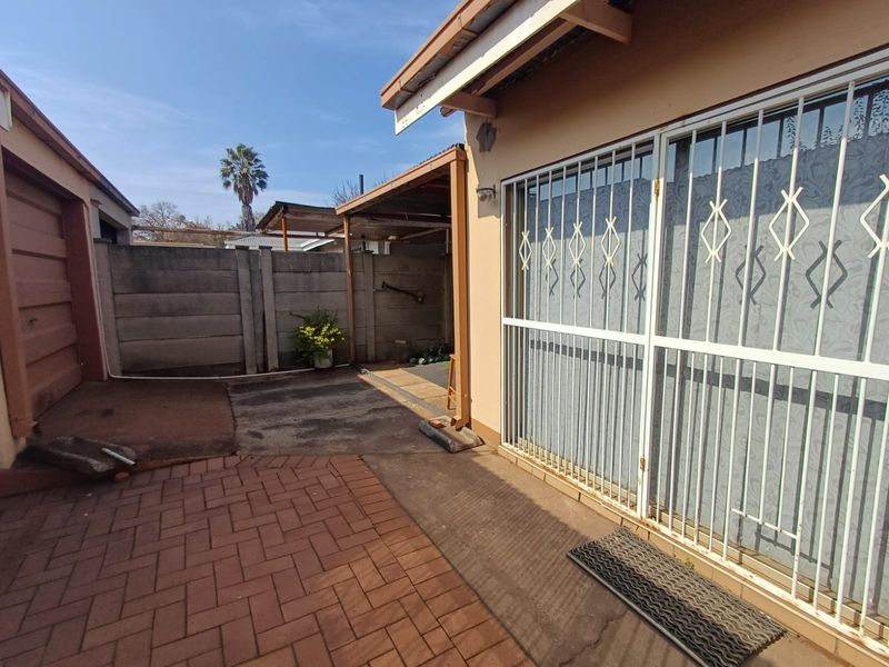 Neat As A Pin Property In CW 1. - Photo 7