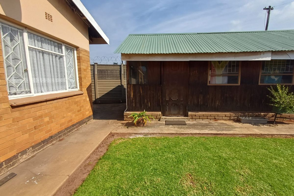 Neat As A Pin Property In CW 1. - Photo 4