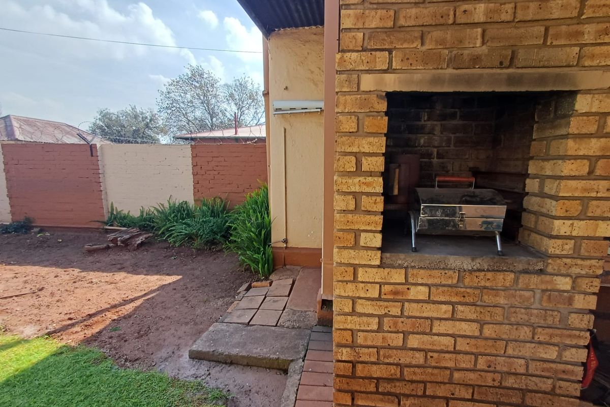 Neat As A Pin Property In CW 1. - Photo 3