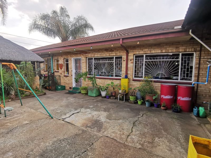 3 Bedroom House for Sale in Brakpan with Pool - Photo 1