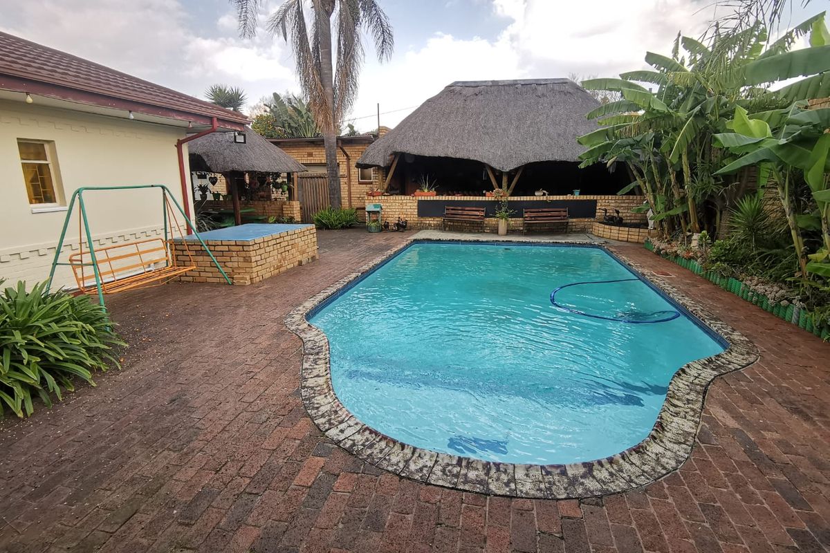 3 Bedroom House for Sale in Brakpan with Pool - Photo 5
