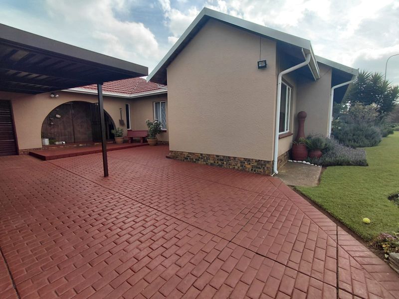Stunning 3-Bedroom Family Home in a Prime Location - Photo 5