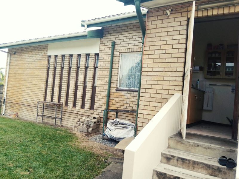 Modern Family Home in Mandeni - Photo 9