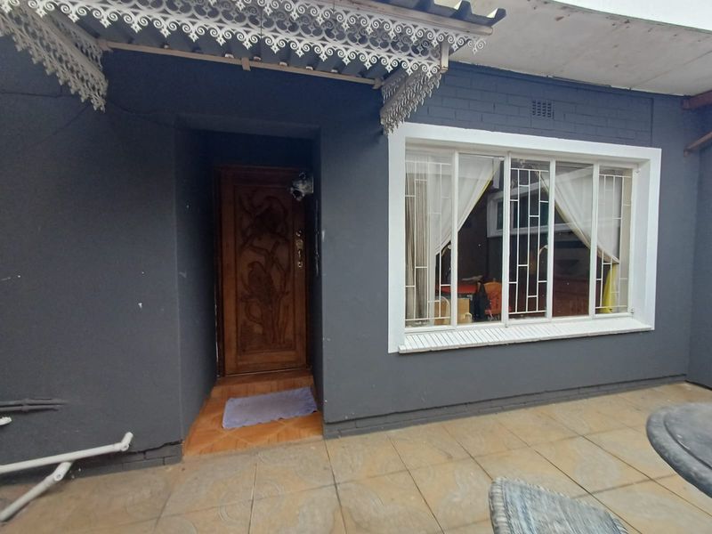 Perfect Home In SE 2 With A Full Flatlet With Such A Homey Feeling - Photo 2