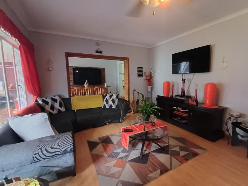 Perfect Home In SE 2 With A Full Flatlet With Such A Homey Feeling - Photo 7