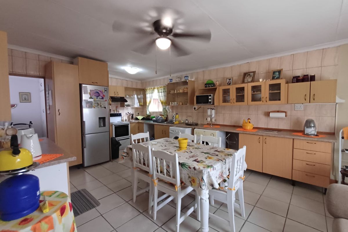 Perfect Home In SE 2 With A Full Flatlet With Such A Homey Feeling - Photo 5