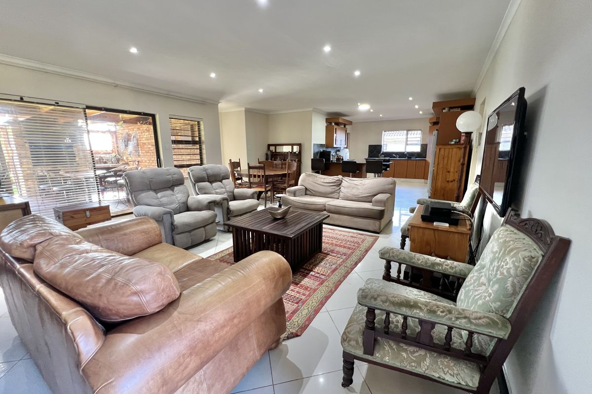 Famil home in Noorsekloof - Photo 3