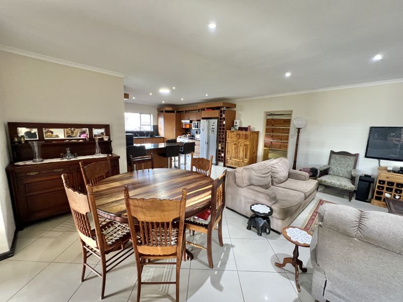 Famil home in Noorsekloof - Photo 9