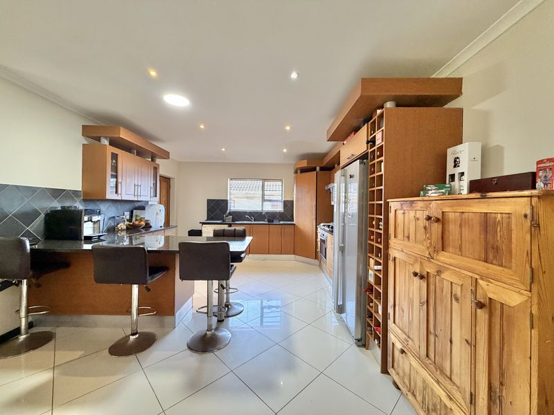 Famil home in Noorsekloof - Photo 6