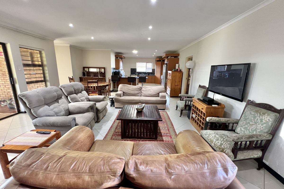 Famil home in Noorsekloof - Photo 2