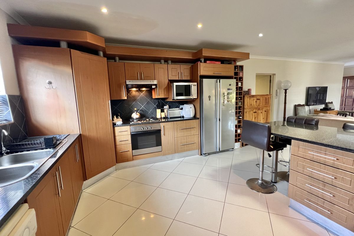Famil home in Noorsekloof - Photo 5