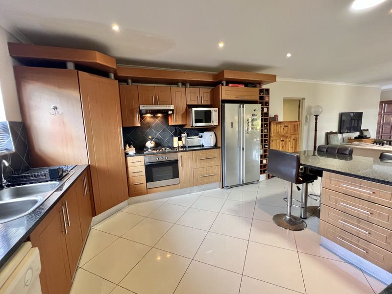 Famil home in Noorsekloof - Photo 5