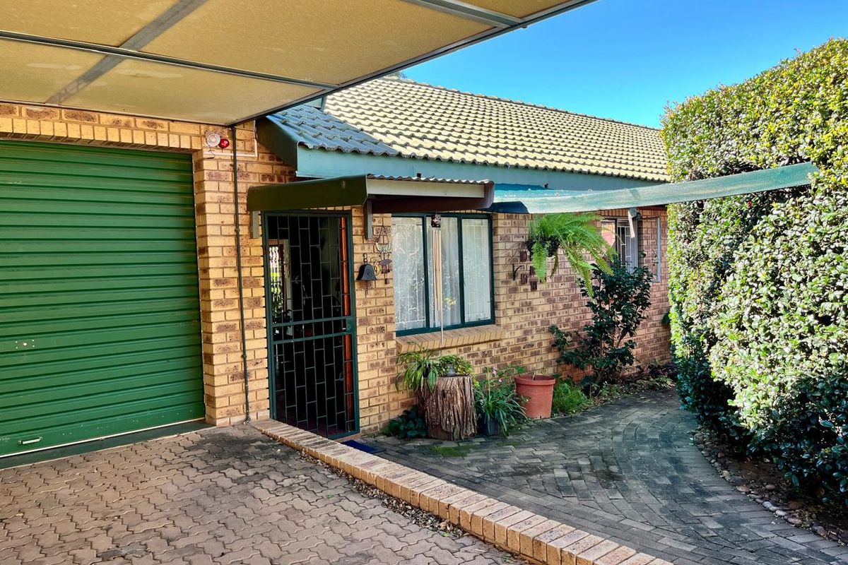 Priced at R1 830 000, this lovely home offers outstanding value and a lifestyle of comfort, privacy. - Photo 2
