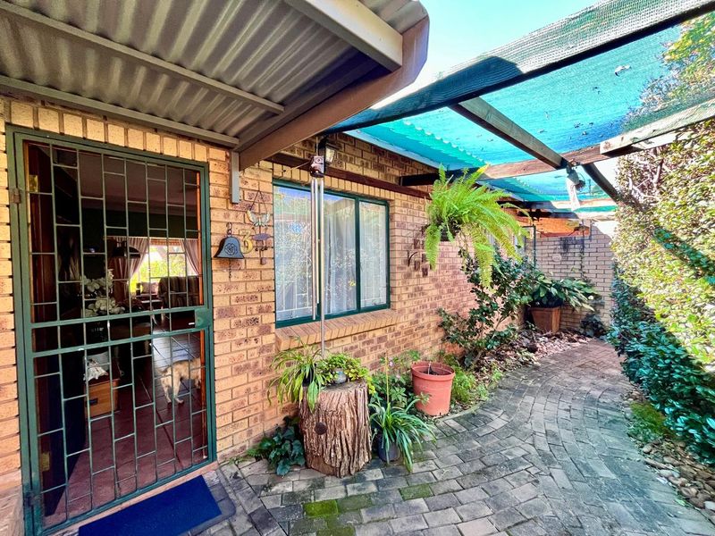 Priced at R1 830 000, this lovely home offers outstanding value and a lifestyle of comfort, privacy. - Photo 3