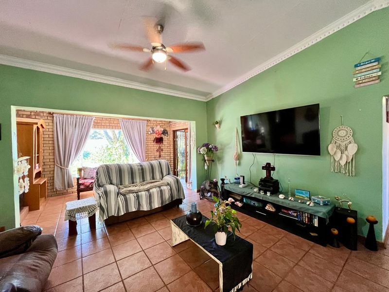 Priced at R1 830 000, this lovely home offers outstanding value and a lifestyle of comfort, privacy. - Photo 9