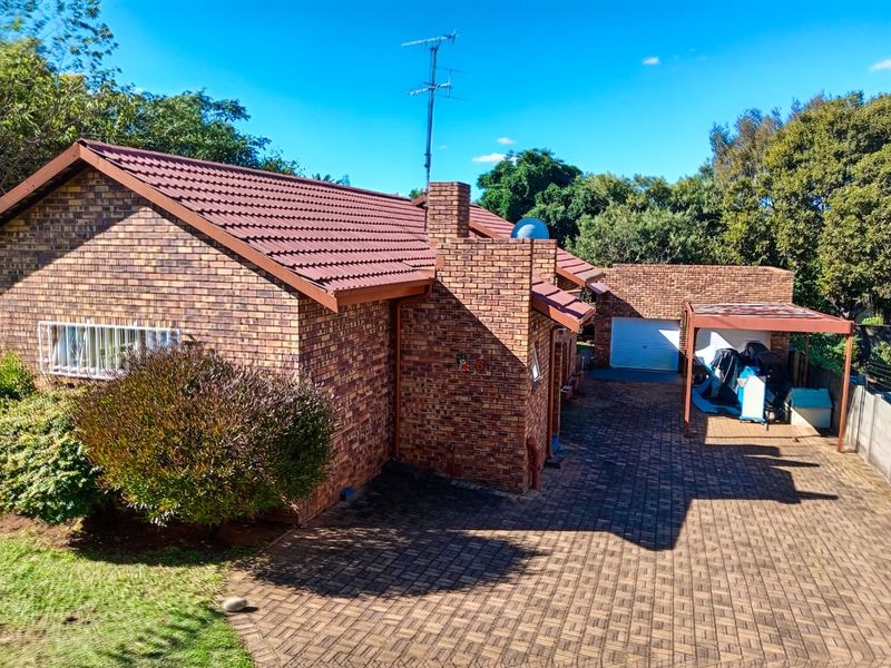 Imagine stepping into your own private forest, right in the heart of Kibler Park. - Photo 1