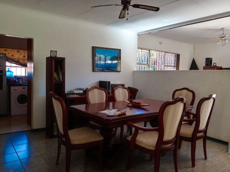 Imagine stepping into your own private forest, right in the heart of Kibler Park. - Photo 6