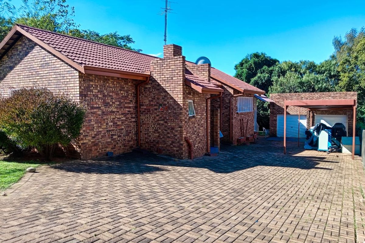 Imagine stepping into your own private forest, right in the heart of Kibler Park. - Photo 2