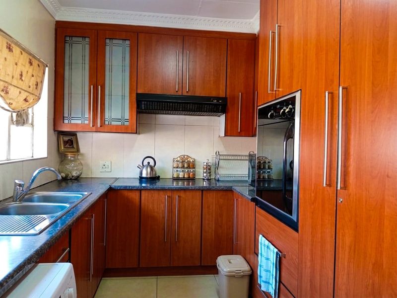 Imagine stepping into your own private forest, right in the heart of Kibler Park. - Photo 4