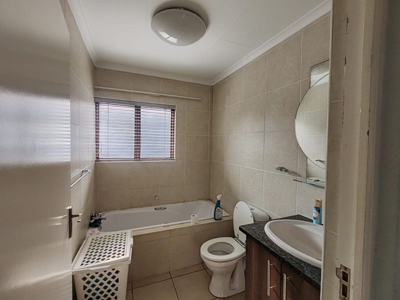 3 Bedroom Apartment to Rent in  Helderwyk Estates - Photo 8