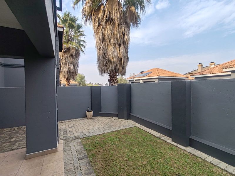 3 Bedroom Apartment to Rent in  Helderwyk Estates - Photo 4