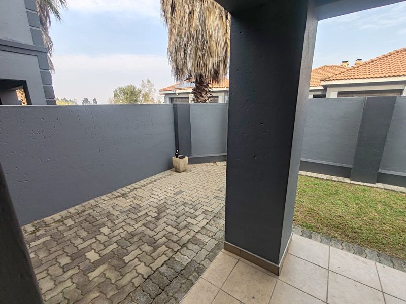 3 Bedroom Apartment to Rent in  Helderwyk Estates - Photo 3