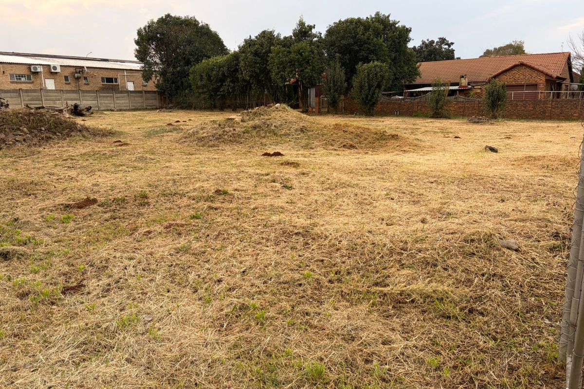 Discover the perfect opportunity to build your dream home or investment property. - Photo 3