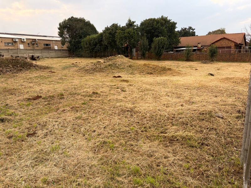 Discover the perfect opportunity to build your dream home or investment property. - Photo 3