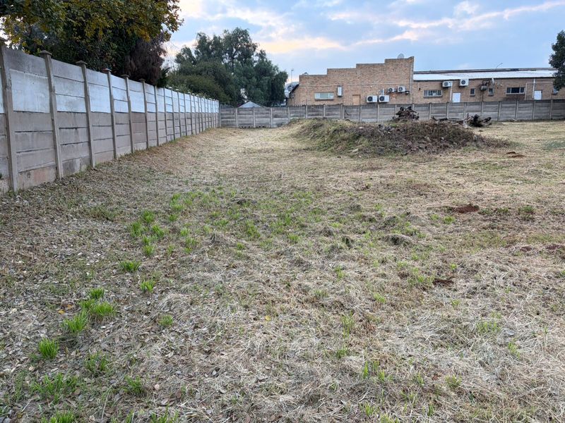 Discover the perfect opportunity to build your dream home or investment property. - Photo 2