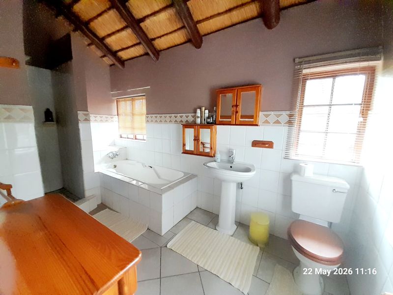 Two Double-storey homes - Airbnb,  Lodge,  Solar - Photo 10