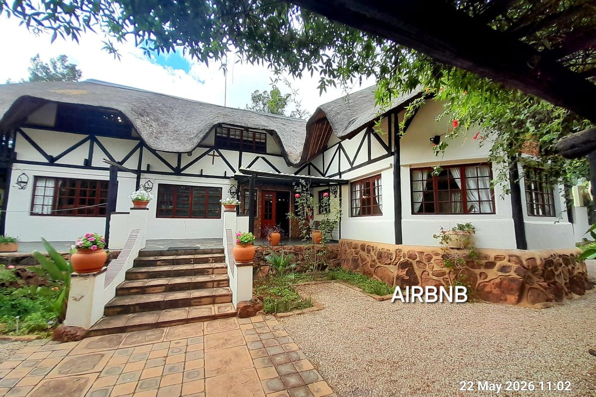 Two Double-storey homes - Airbnb,  Lodge,  Solar - Photo 2