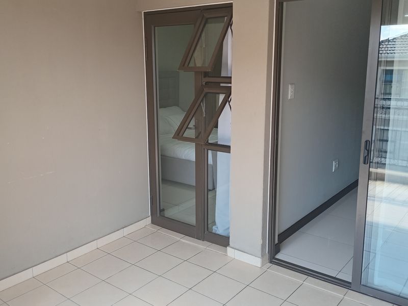This lovely modern upstairs unit offers 1 spacious bedroom - Photo 10