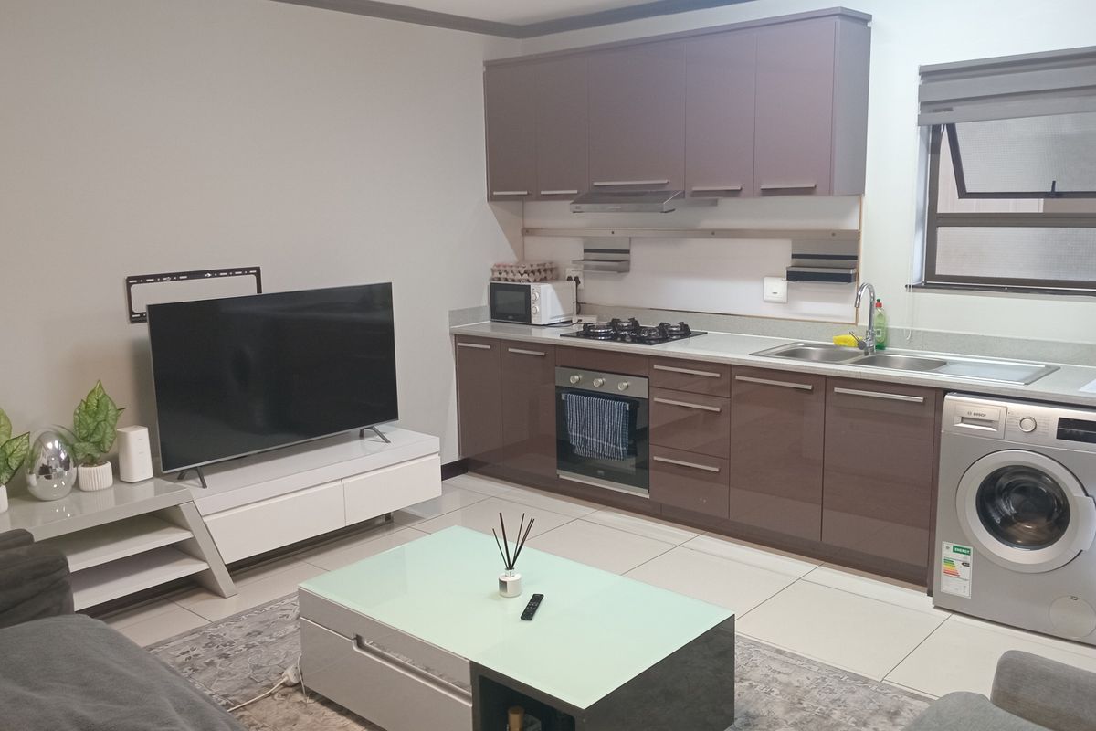 This lovely modern upstairs unit offers 1 spacious bedroom - Photo 3
