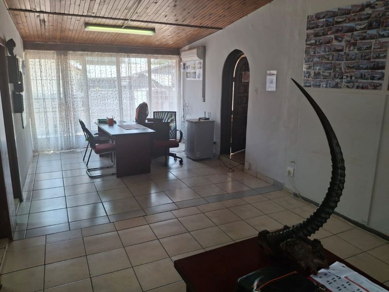 Prime Commercial Property in a High-Exposure Location! - Photo 8
