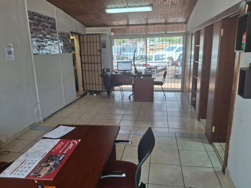Prime Commercial Property in a High-Exposure Location! - Photo 6