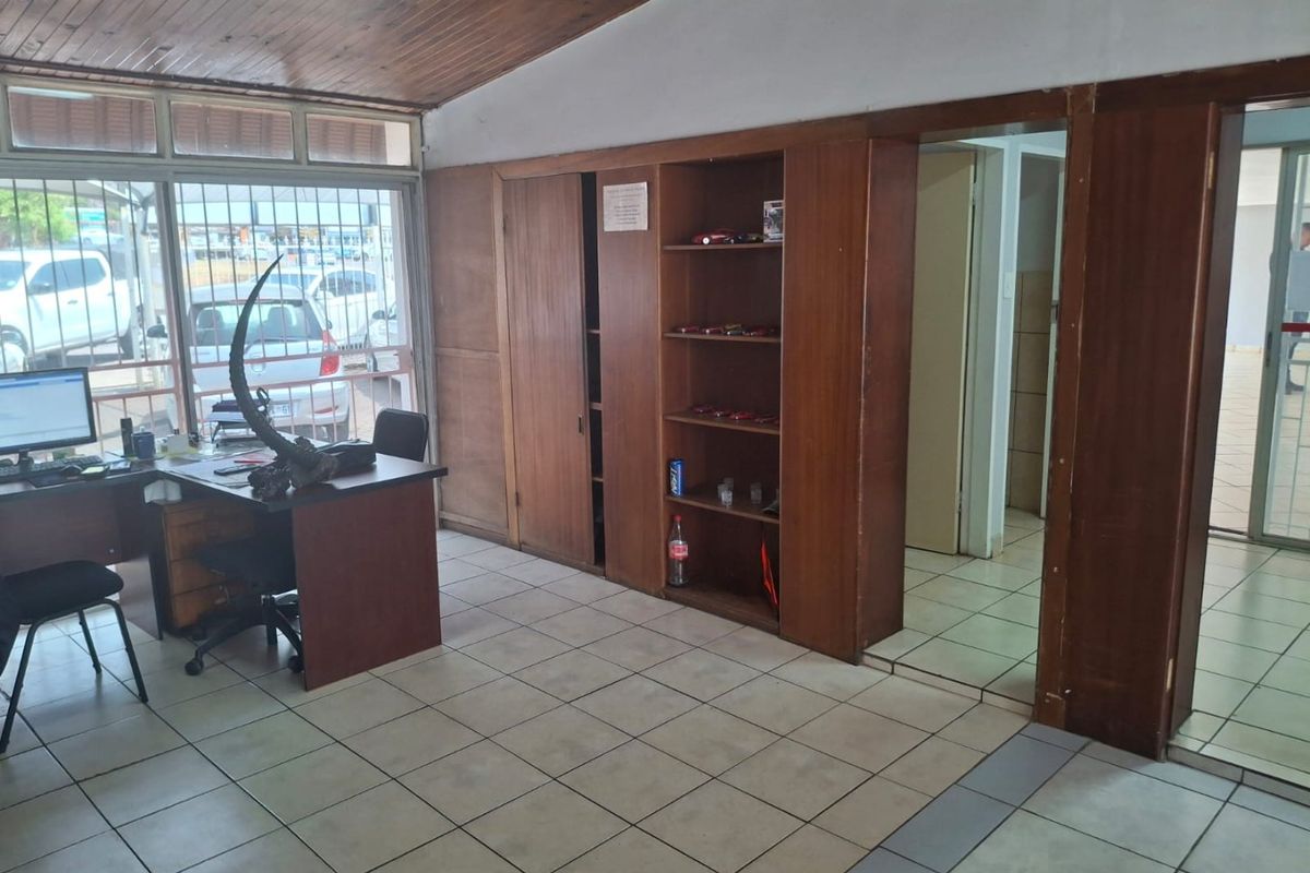 Prime Commercial Property in a High-Exposure Location! - Photo 5