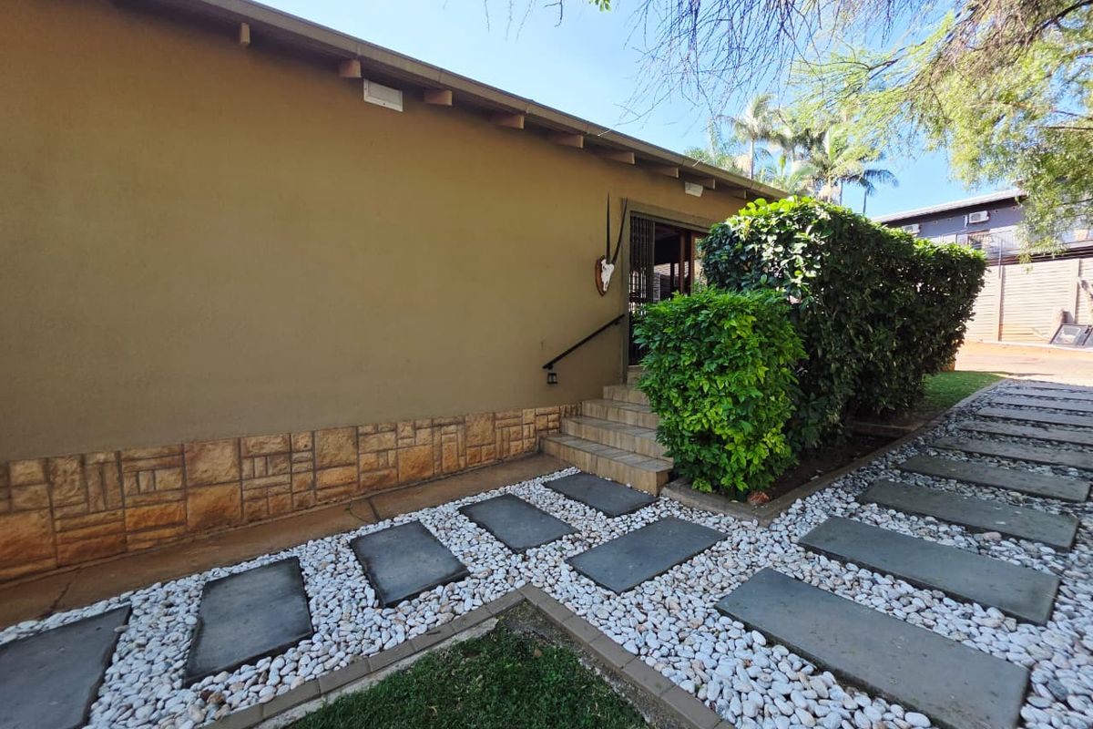 Spacious Family Home with 3 Bedrooms on Offer! - Photo 3