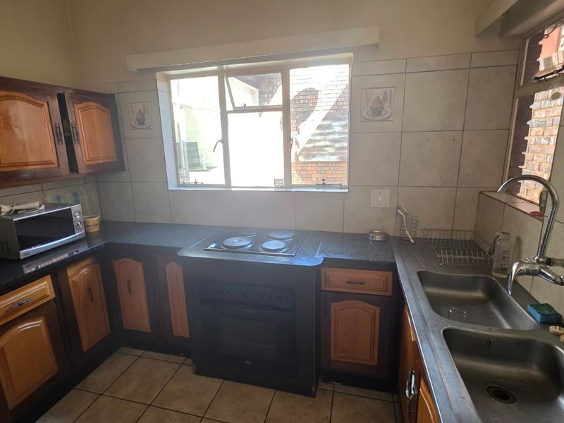 Modern & Spacious Townhouse in Prime Wonderboom Location - Photo 8